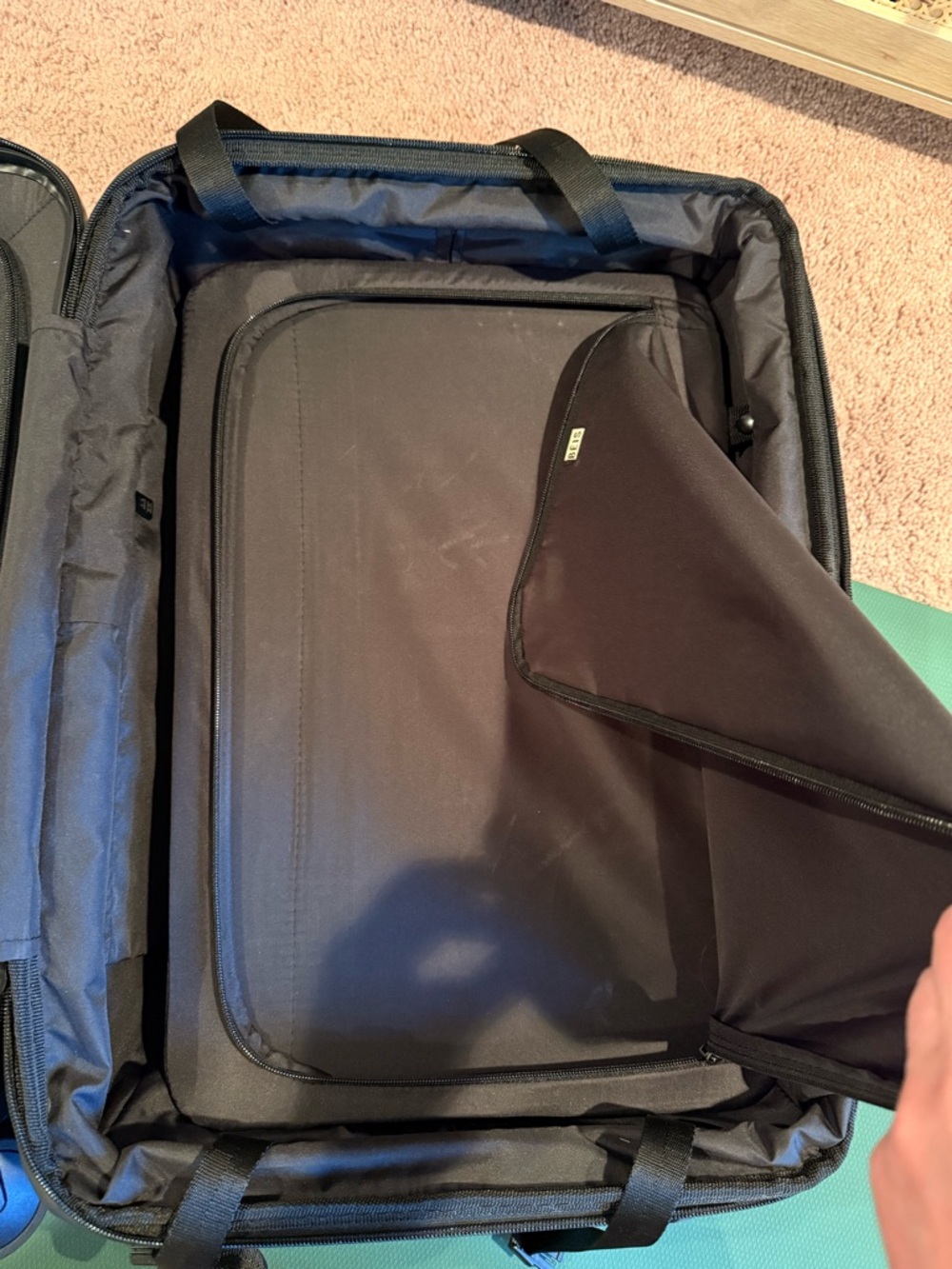 BEIS Black Hard-Shell Carry-On Spinner - Picture 14 of 15